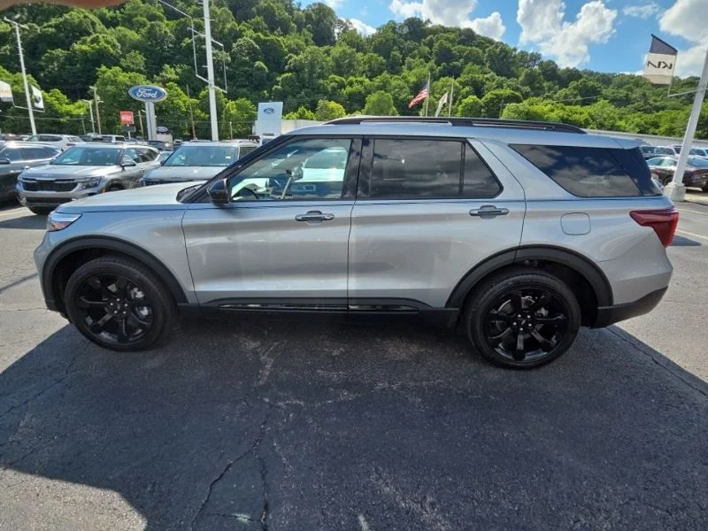 Used 2023 Silver Ford ST-Line image 4