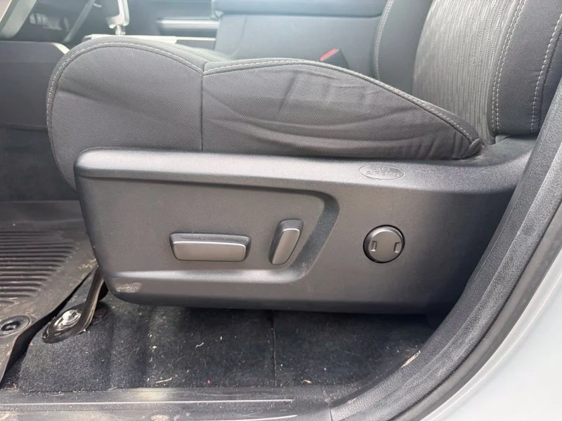 Used 2021  Toyota SR5 image 4