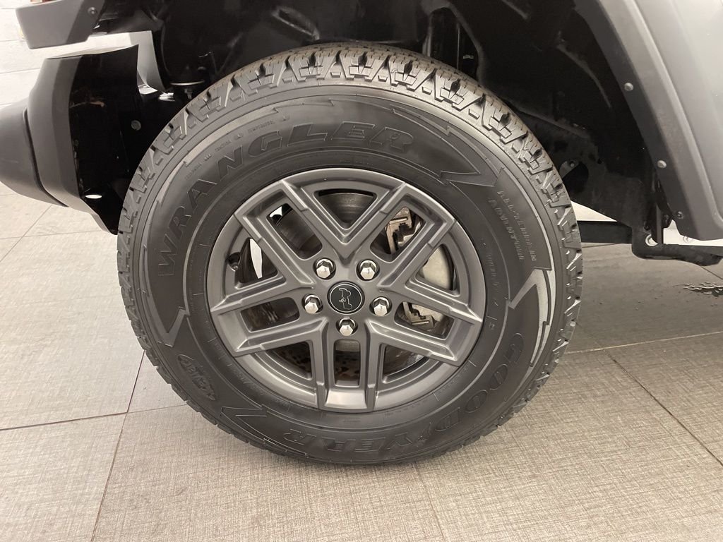 Used 2024 Silver Jeep Sport S image 9