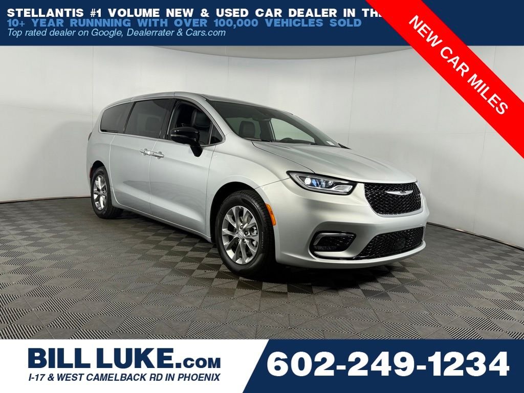 2026 Chrysler Pacifica Limited's photo