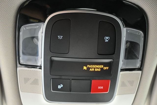 Used 2025 Silver Hyundai SEL image 27