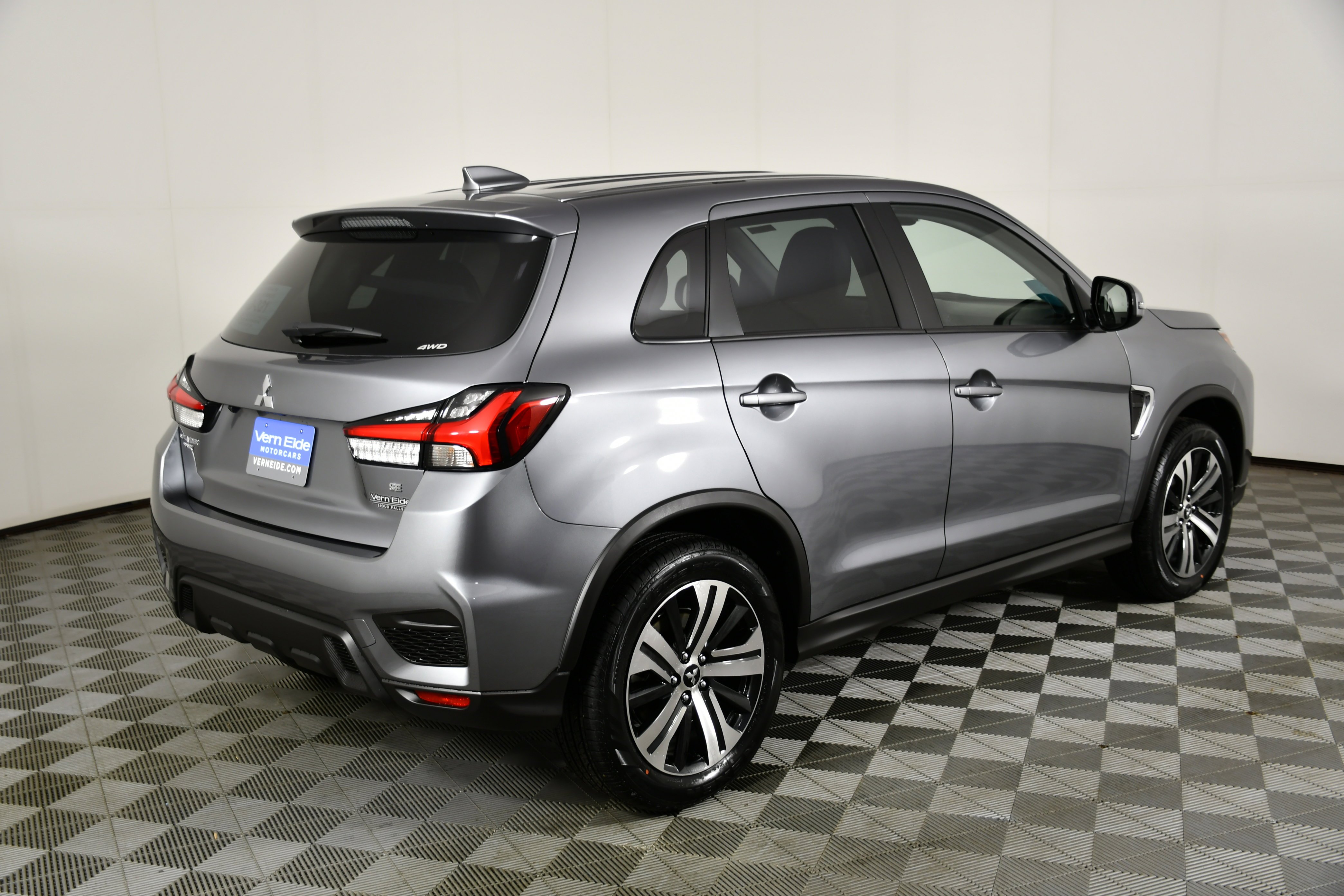 New 2026 Mercury Gray Metallic Mitsubishi SE image 6