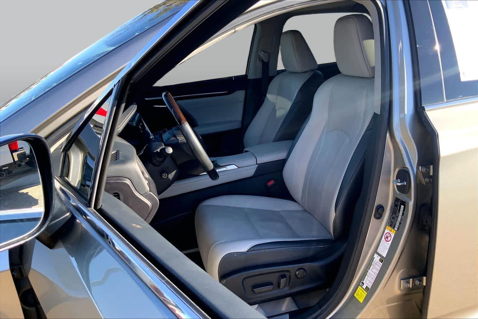 Certified Used 2018 Atomic Silver Lexus  image 8