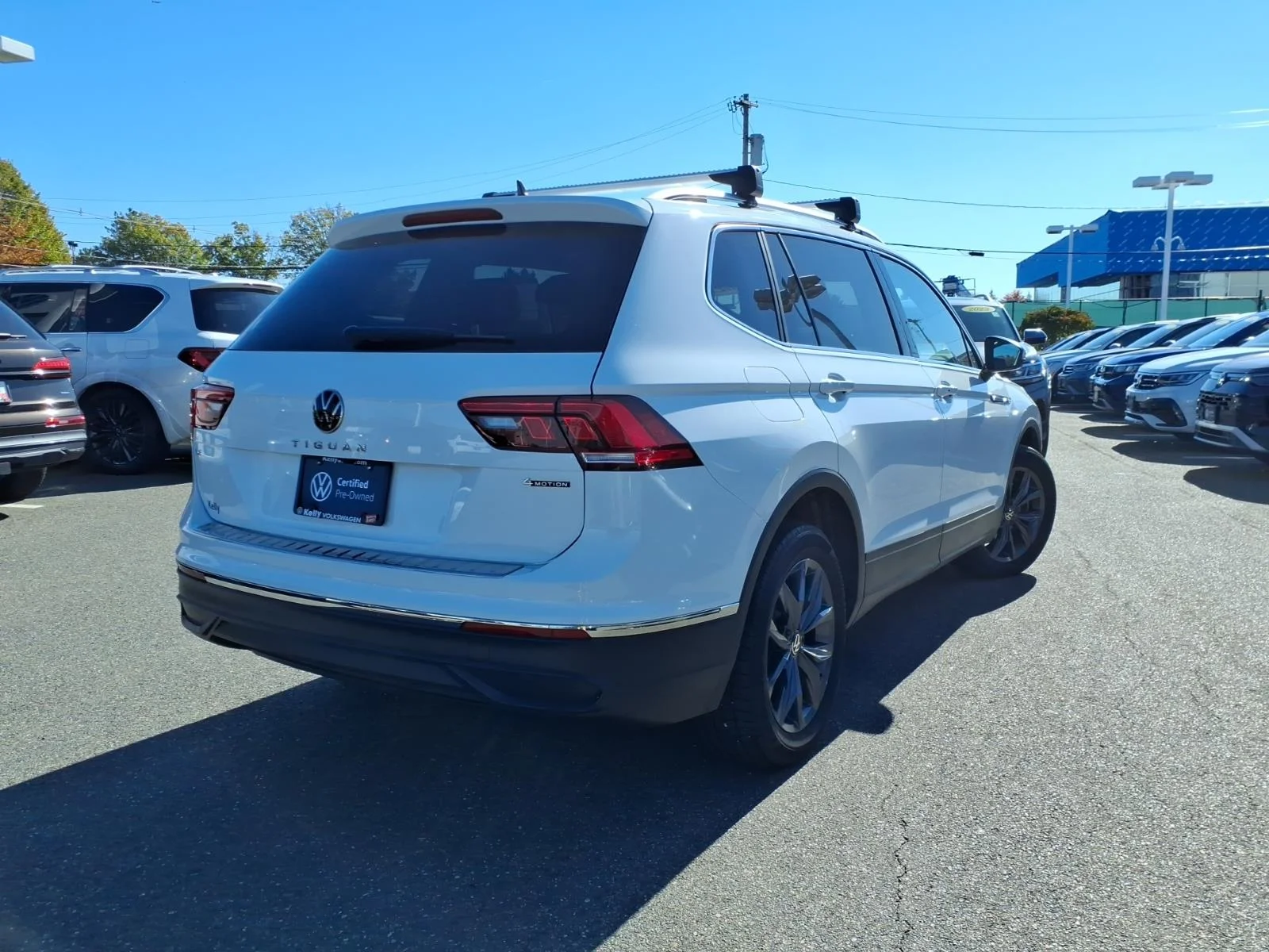 Certified Used 2022 Pure White Volkswagen SE image 5