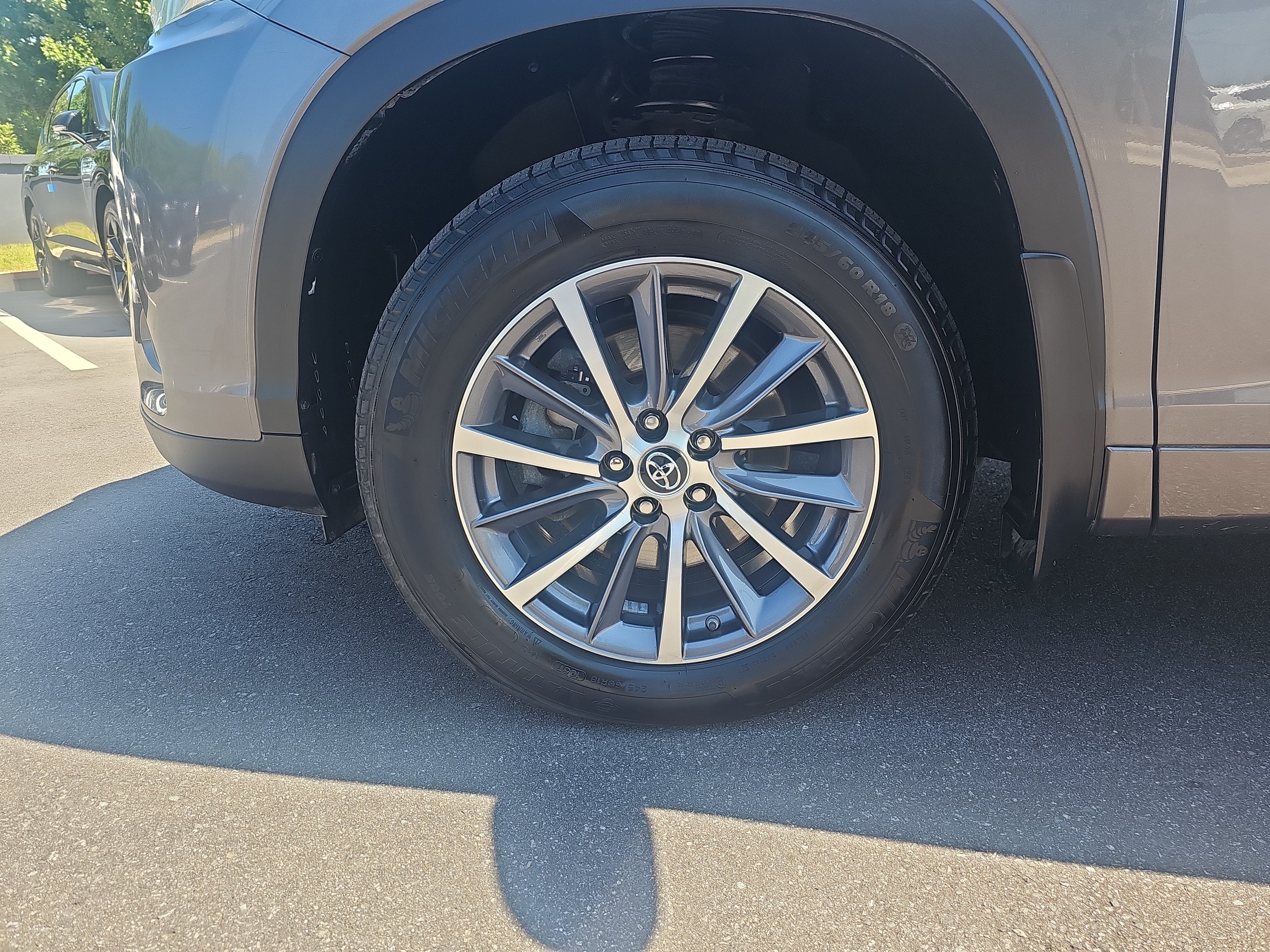 Used 2018 Predawn Gray Mica Toyota XLE image 10