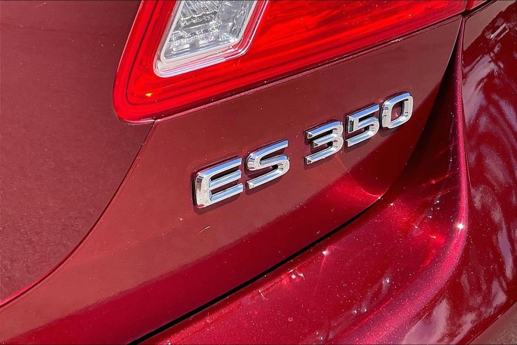 Used 2007 Red Lexus 350 image 31