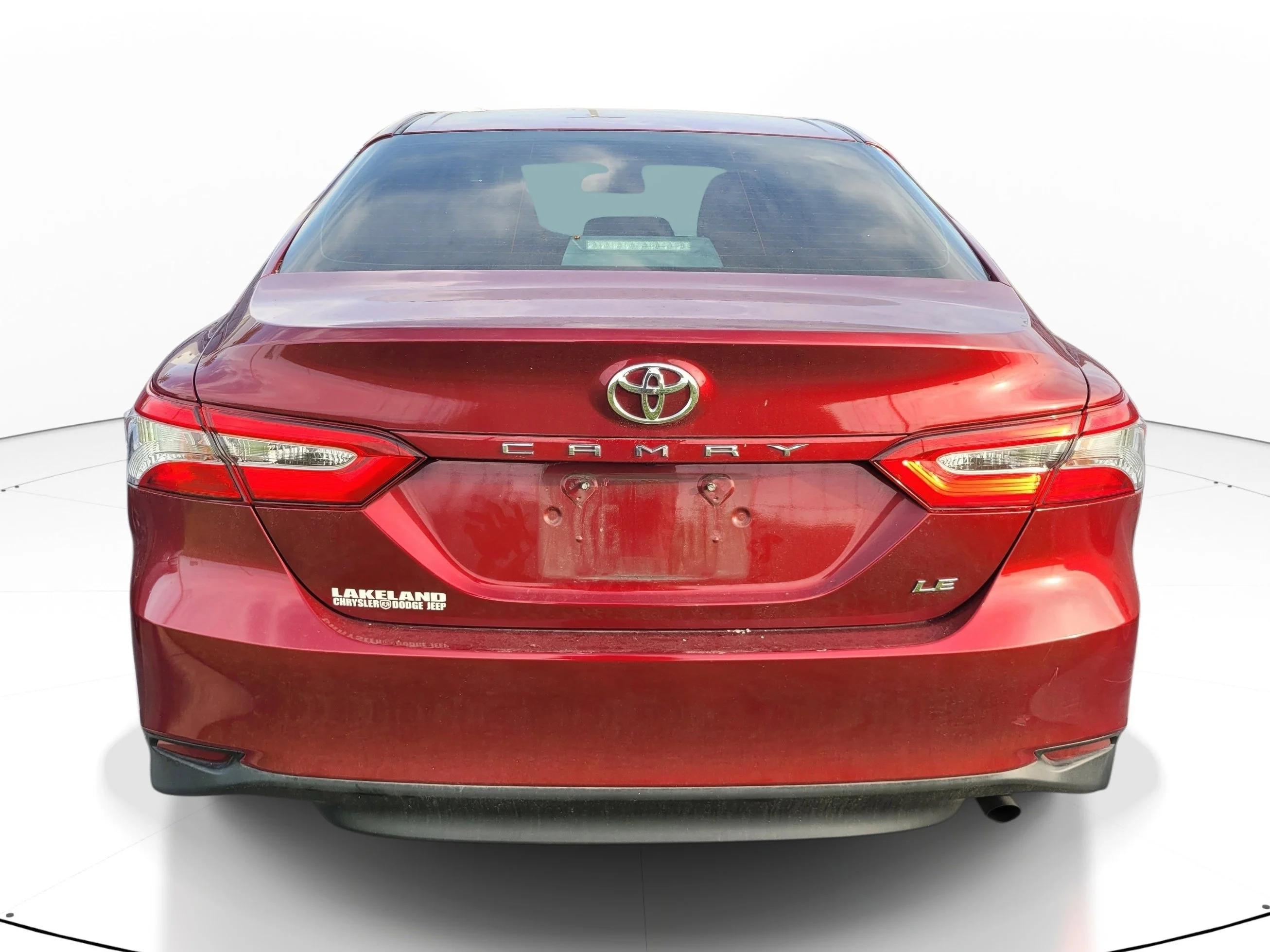 Used 2018 Pearl Toyota LE image 4