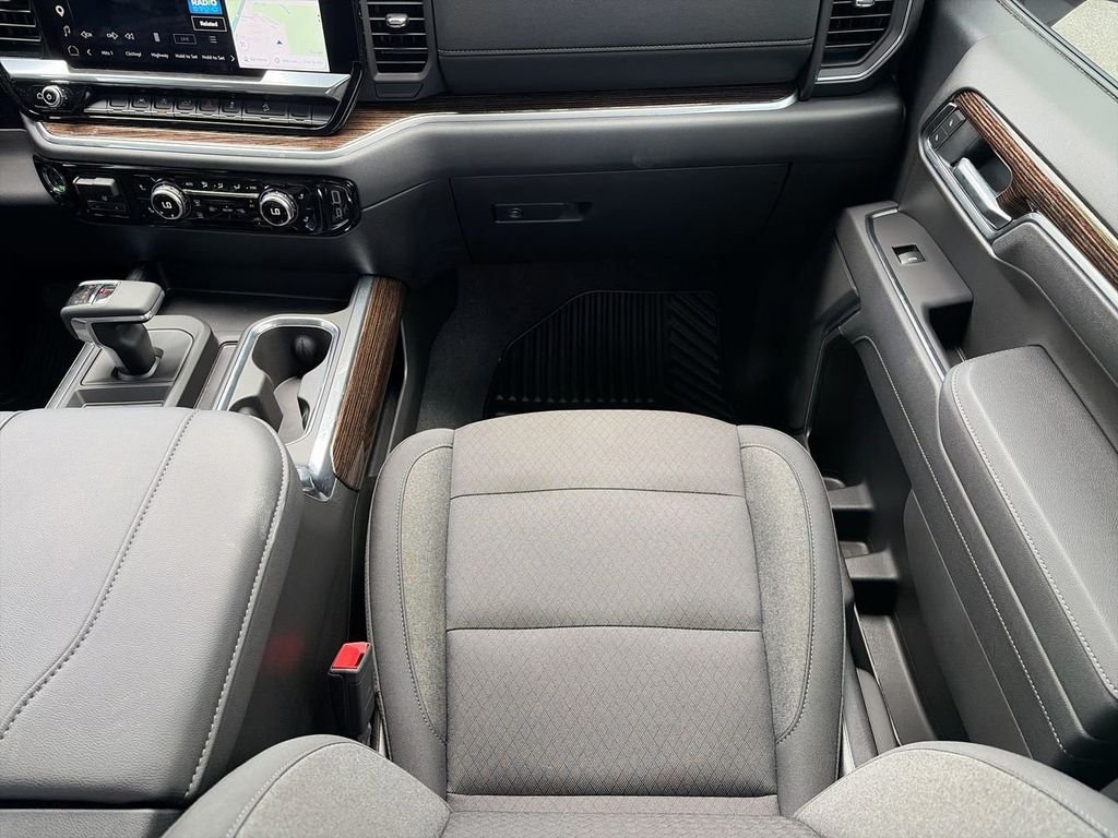 Used 2025 White GMC Elevation image 14