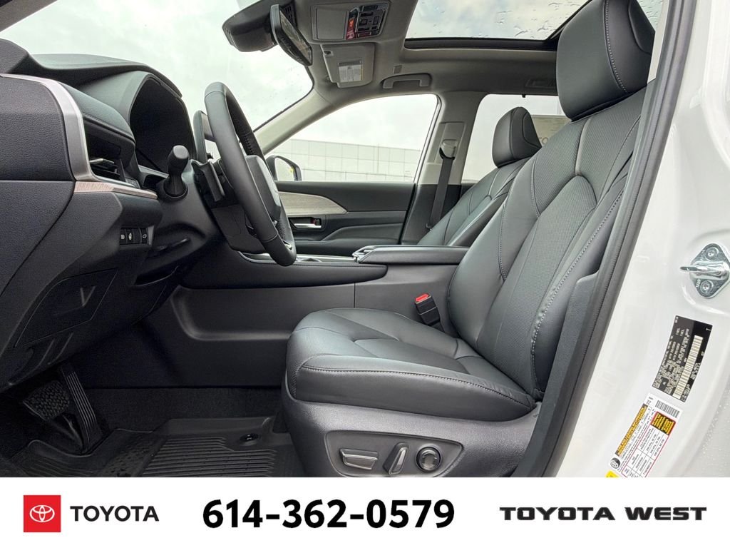 New 2026 Wind Chill Pearl Toyota Platinum image 15