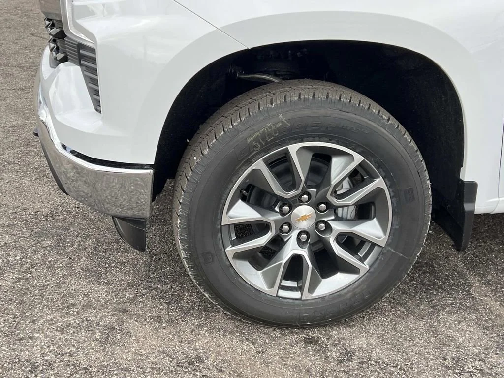 New 2026 Summit White Chevrolet LT (2FL) image 25