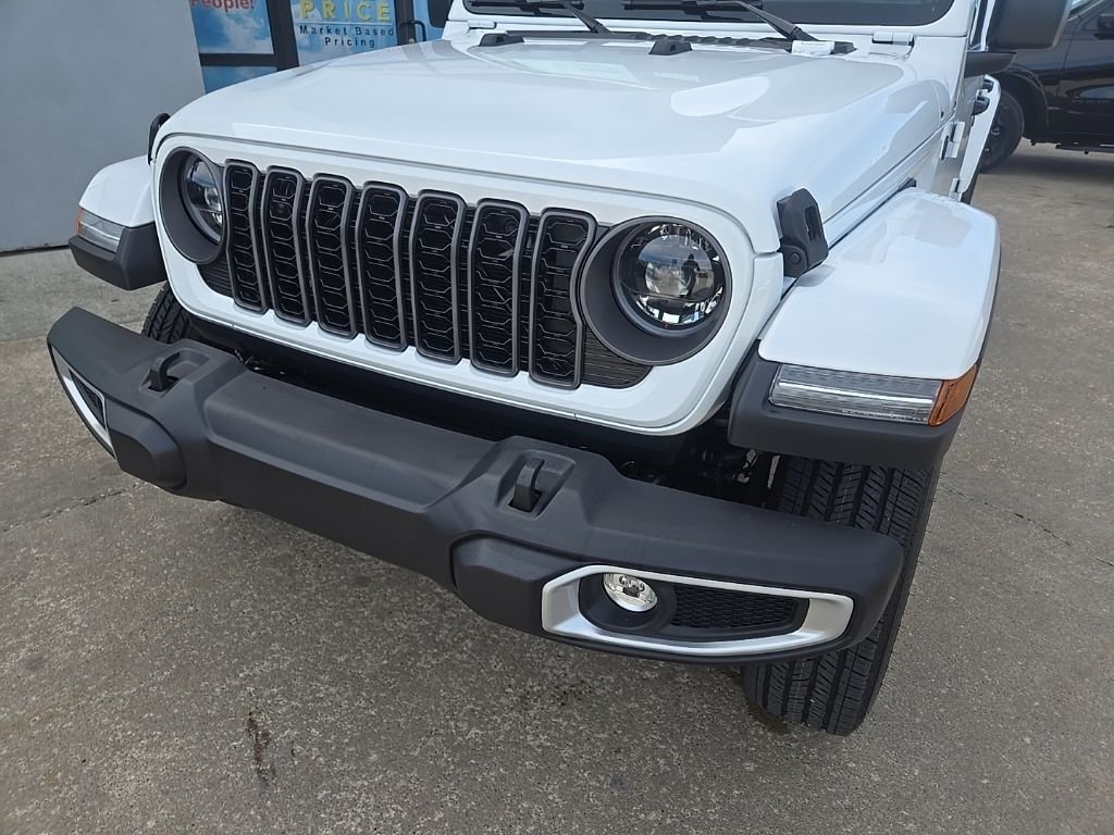 New 2026 Bright White Clear-Coat Exterior Paint Jeep Sahara image 18