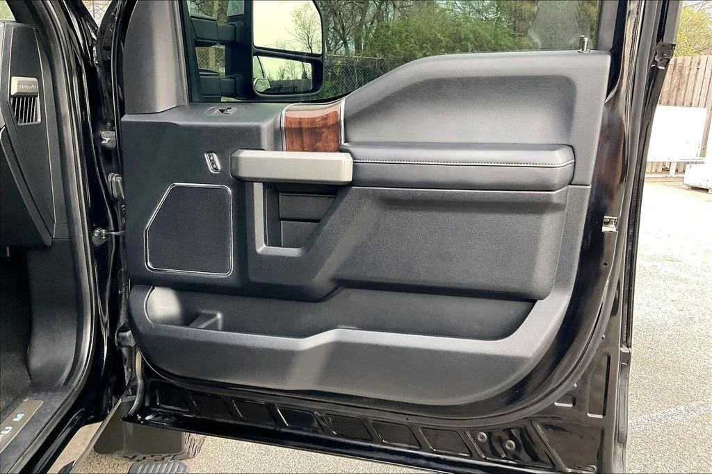 Used 2017 Black Ford Platinum image 24