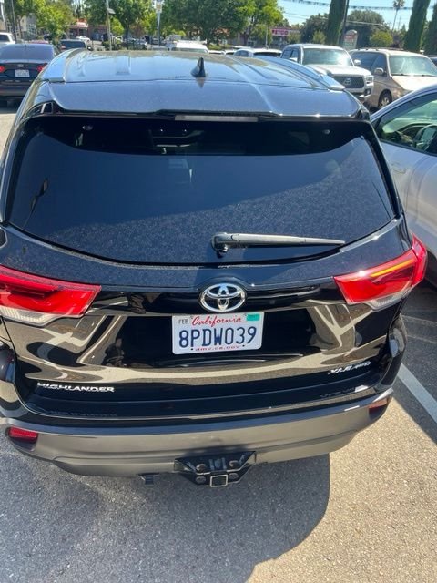 Used 2019 Black Toyota XLE image 10