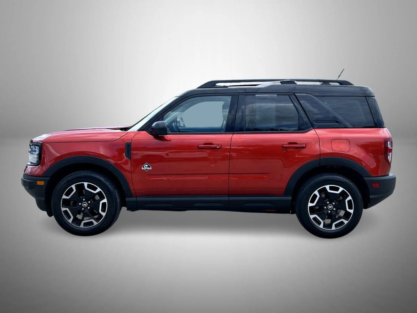 Used 2022 Red Ford Outer Banks image 8