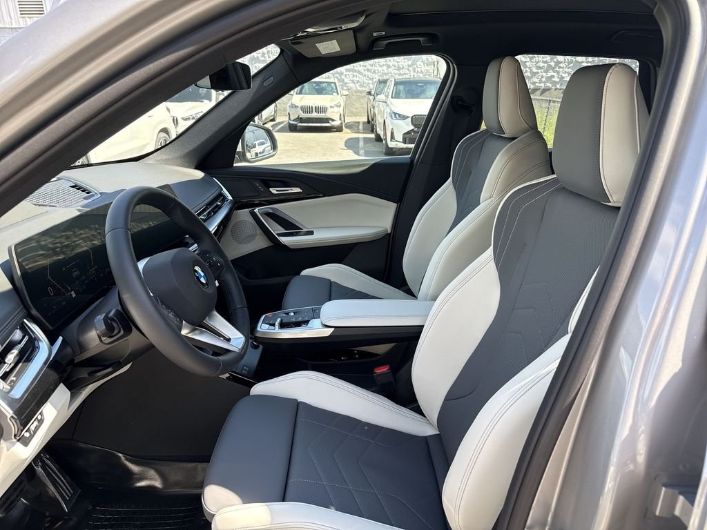 New 2027 Space Silver Metallic BMW xDrive28i image 11