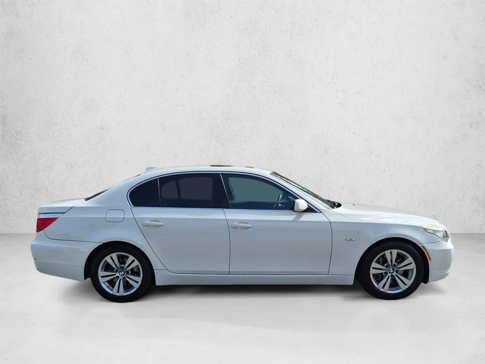 Used 2009 Alpine White BMW 528i image 4