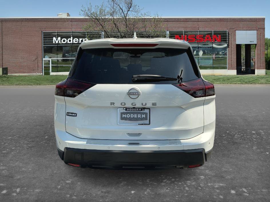 Certified Used 2026 Everest White Pearl Tricoat Nissan SV image 3