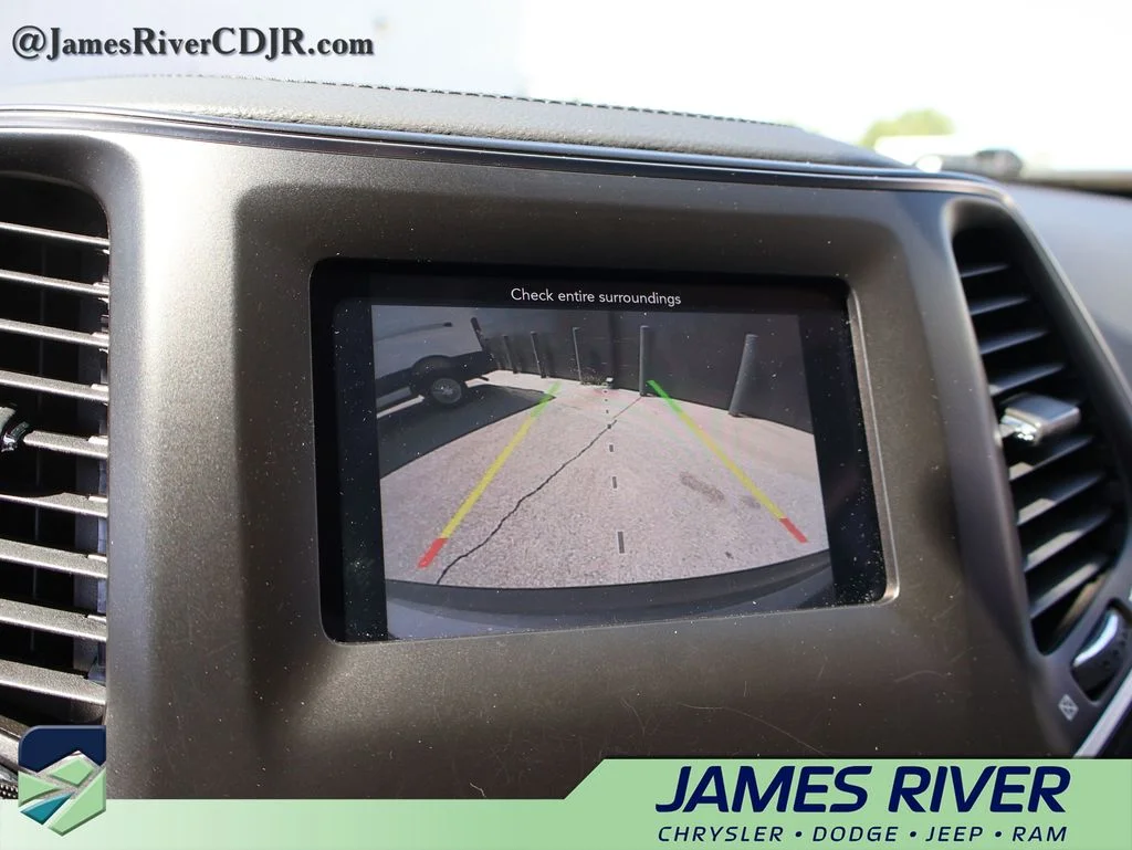 Used 2021 Silver Jeep Latitude Lux image 33