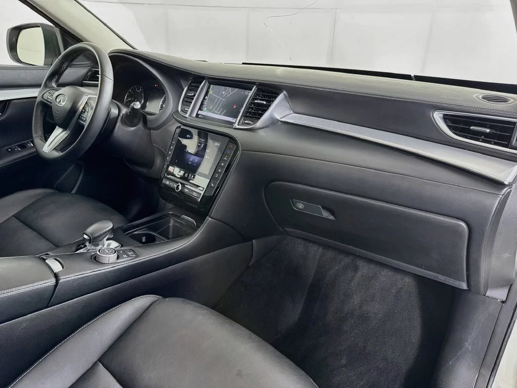 Used 2020 White INFINITI ESSENTIAL image 35