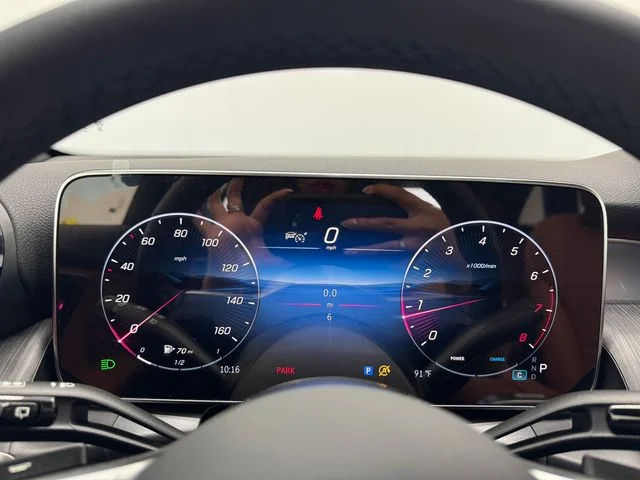 New 2027 Silver Mercedes-Benz GLC 300 image 2