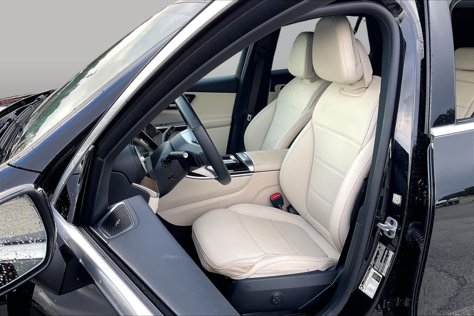 Used 2025 Black Mercedes-Benz GLC 300 image 9