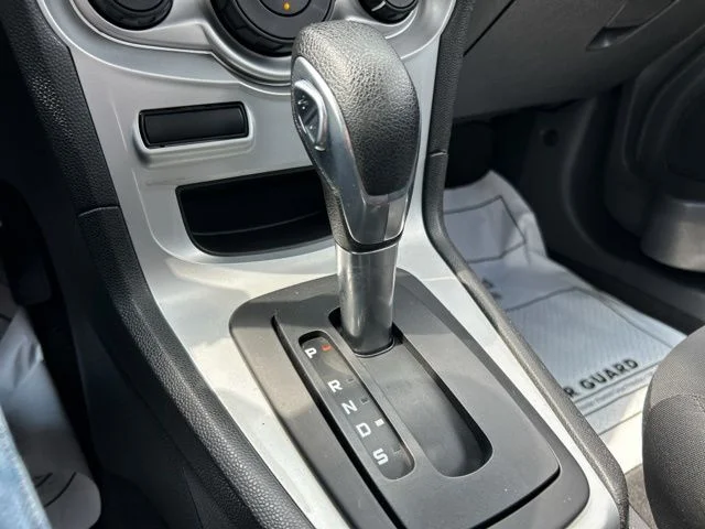 Used 2018 Gray Ford SE image 38