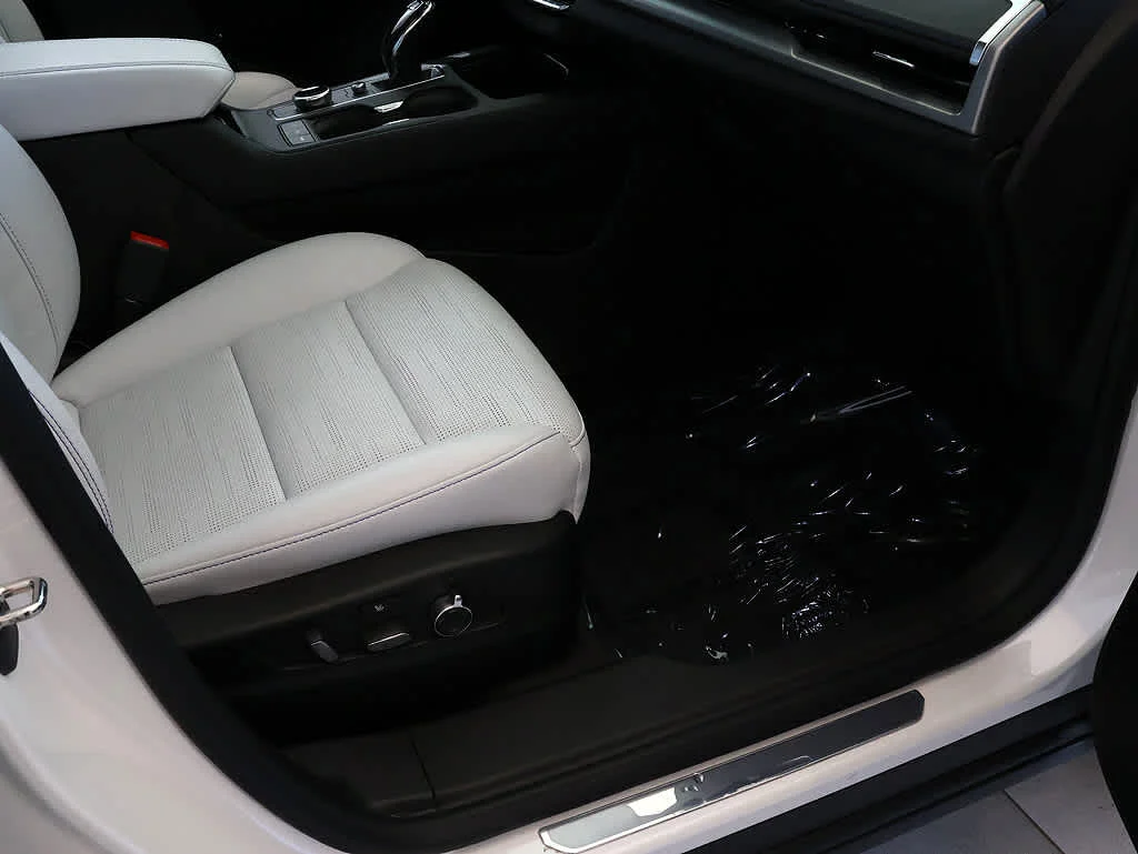 Certified Used 2024 Crystal White Tricoat Cadillac Sport image 33