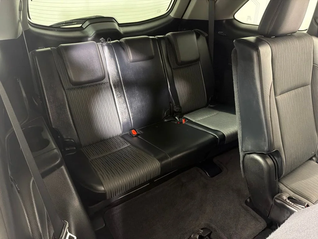 Used 2015 White Toyota LE Plus V6 image 23