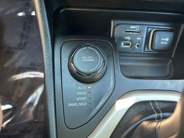 Used 2018 Gray Jeep Limited image 20
