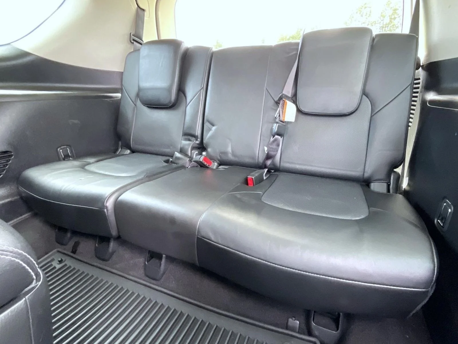 Used 2017 White INFINITI Base image 21