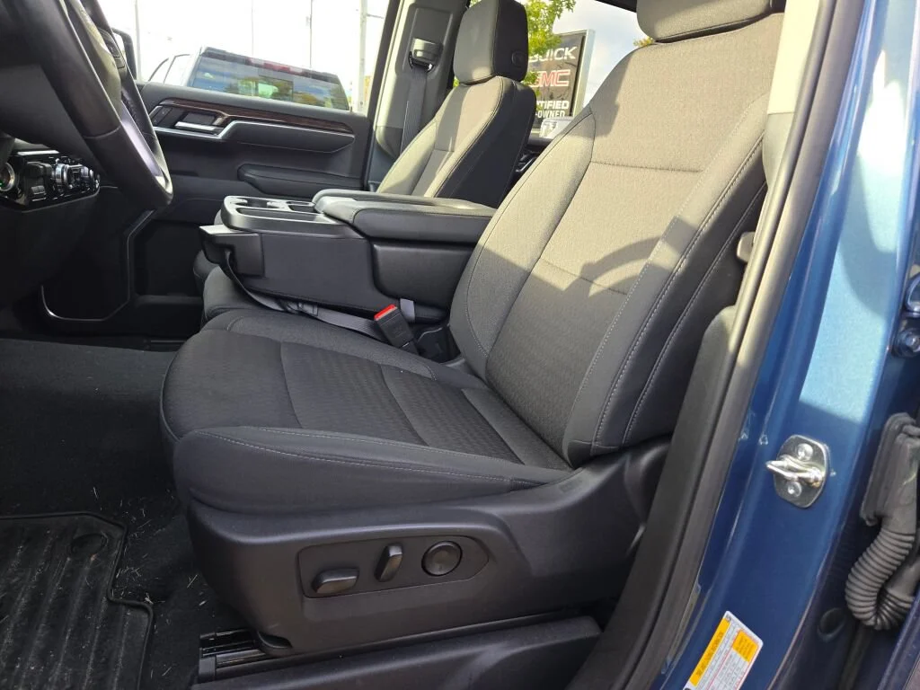 Used 2025 Blue GMC Elevation image 19