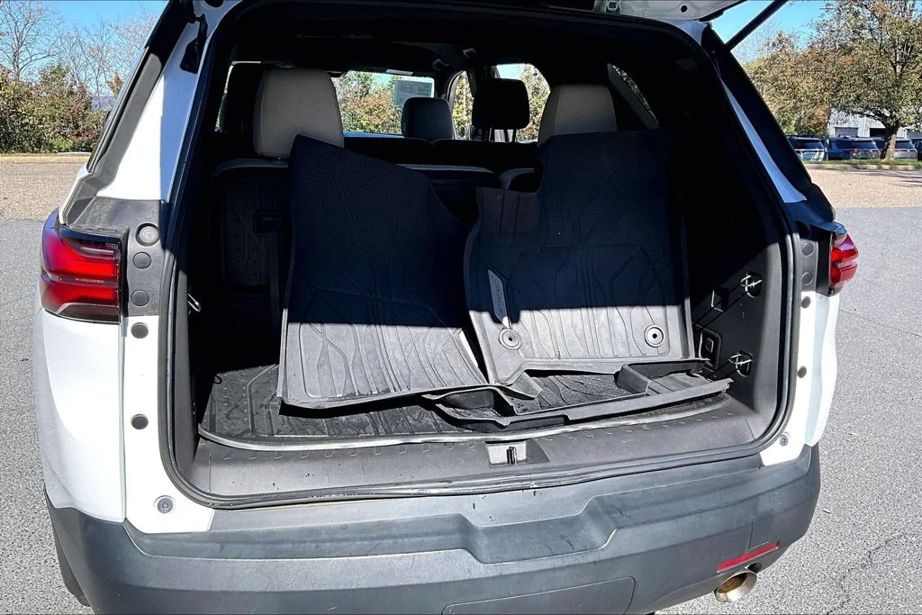 Used 2022 White Chevrolet LS image 27