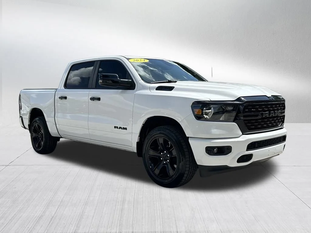 Certified Used 2024 White Ram Big Horn/Lone Star image 3