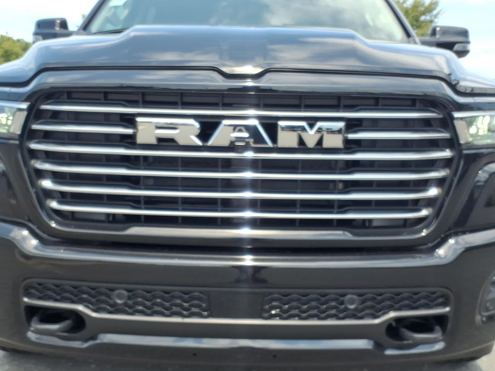 New 2026 Diamond Black Crystal Pearl-Coat Exterior Paint RAM Laramie image 16