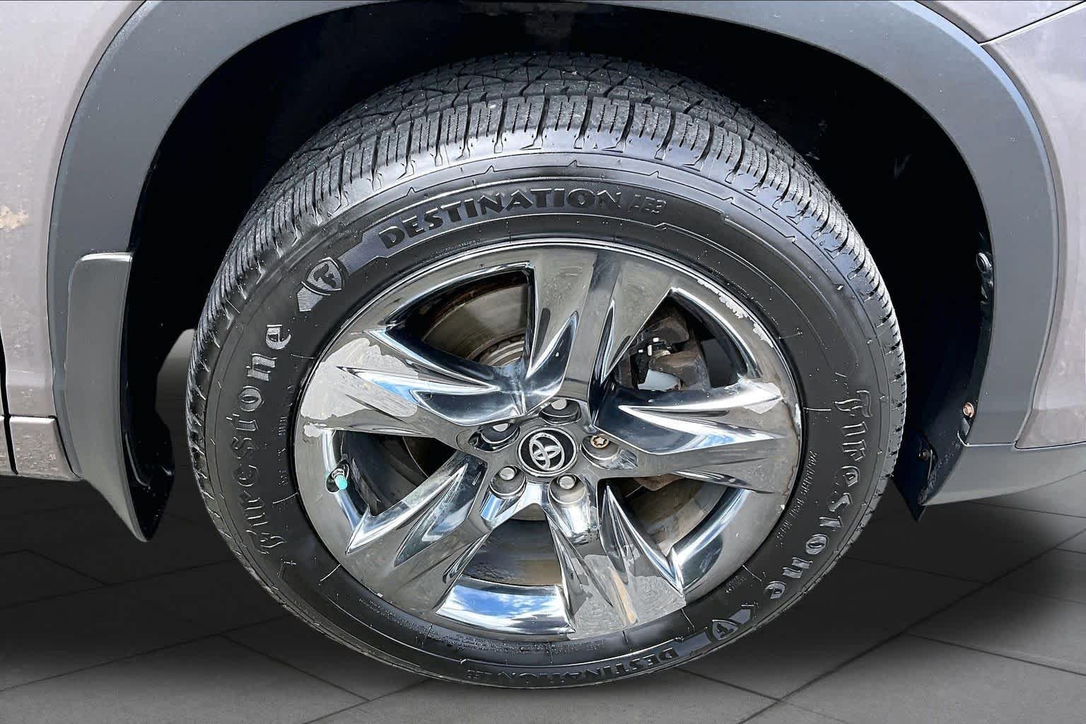 Used 2017 Predawn Gray Mica Toyota Limited Platinum image 11