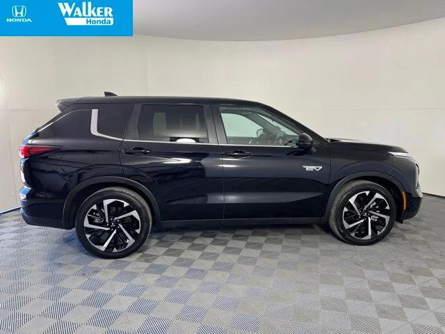 Used 2024 Black Mitsubishi SE image 9