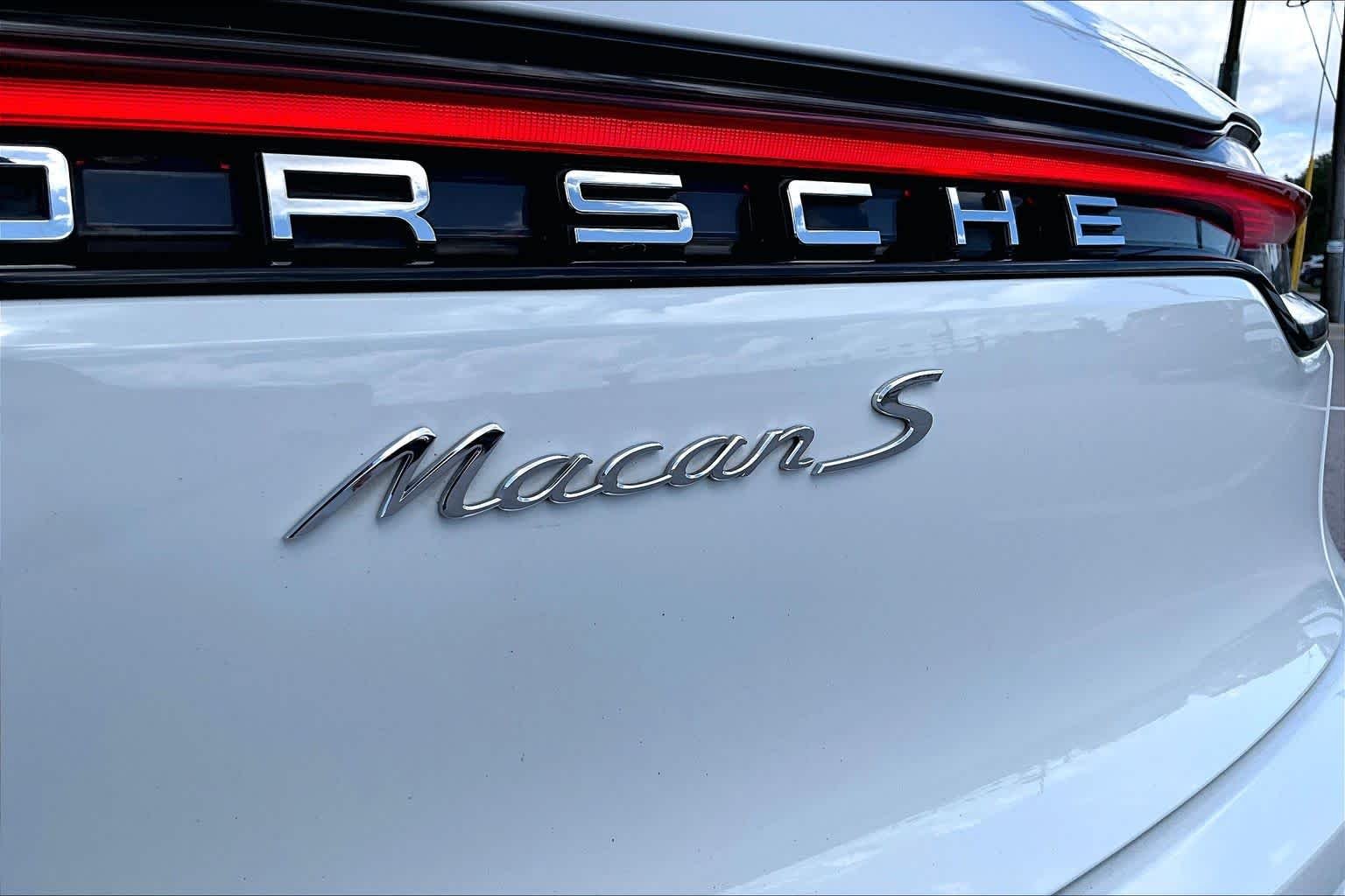 Used 2022 Carrara White Metallic Porsche S image 10