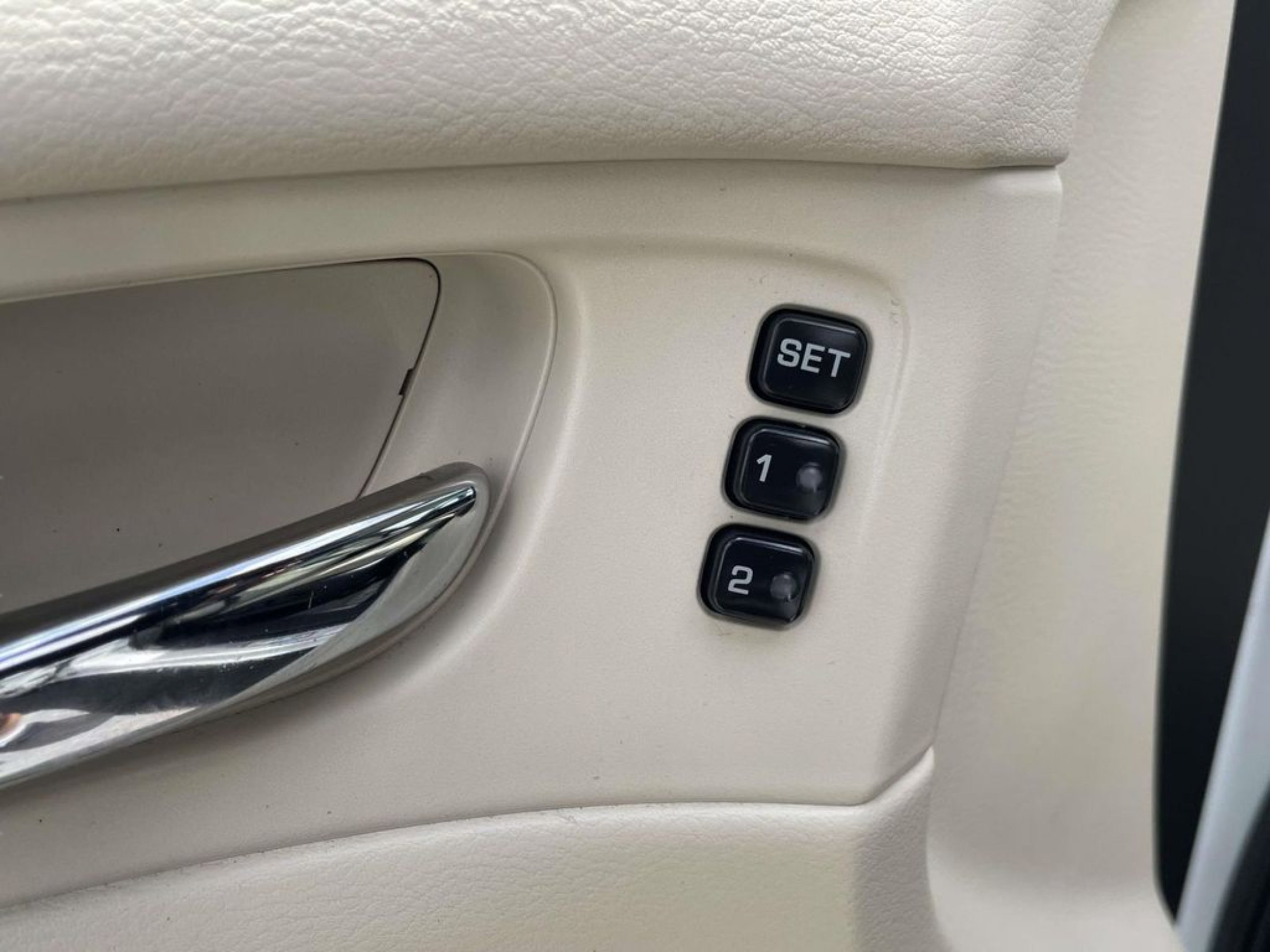 Used 2024 White Nissan SL image 15