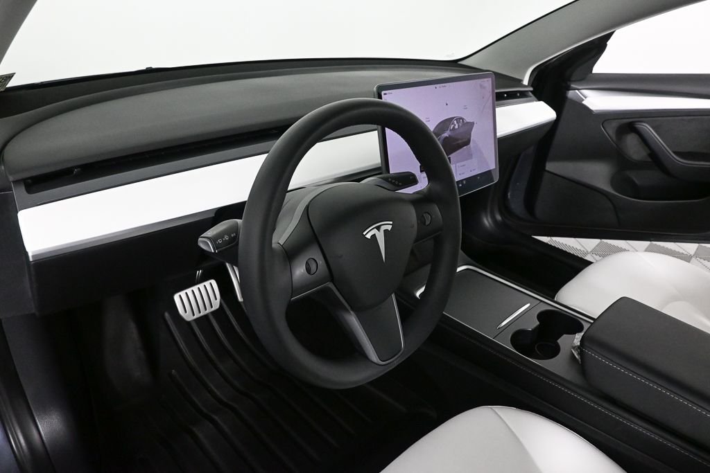 Used 2022  Tesla Performance image 7
