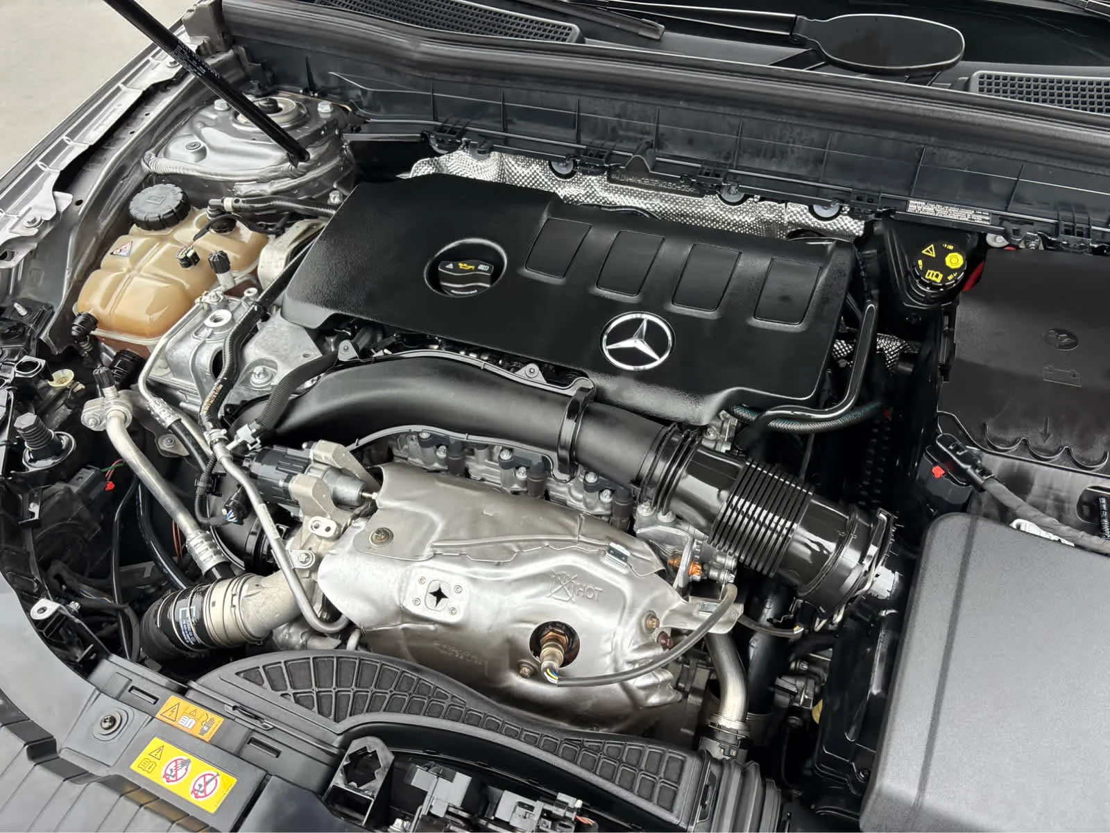 Used 2023 Mountain Grey Metallic Mercedes-Benz GLB 250 image 31