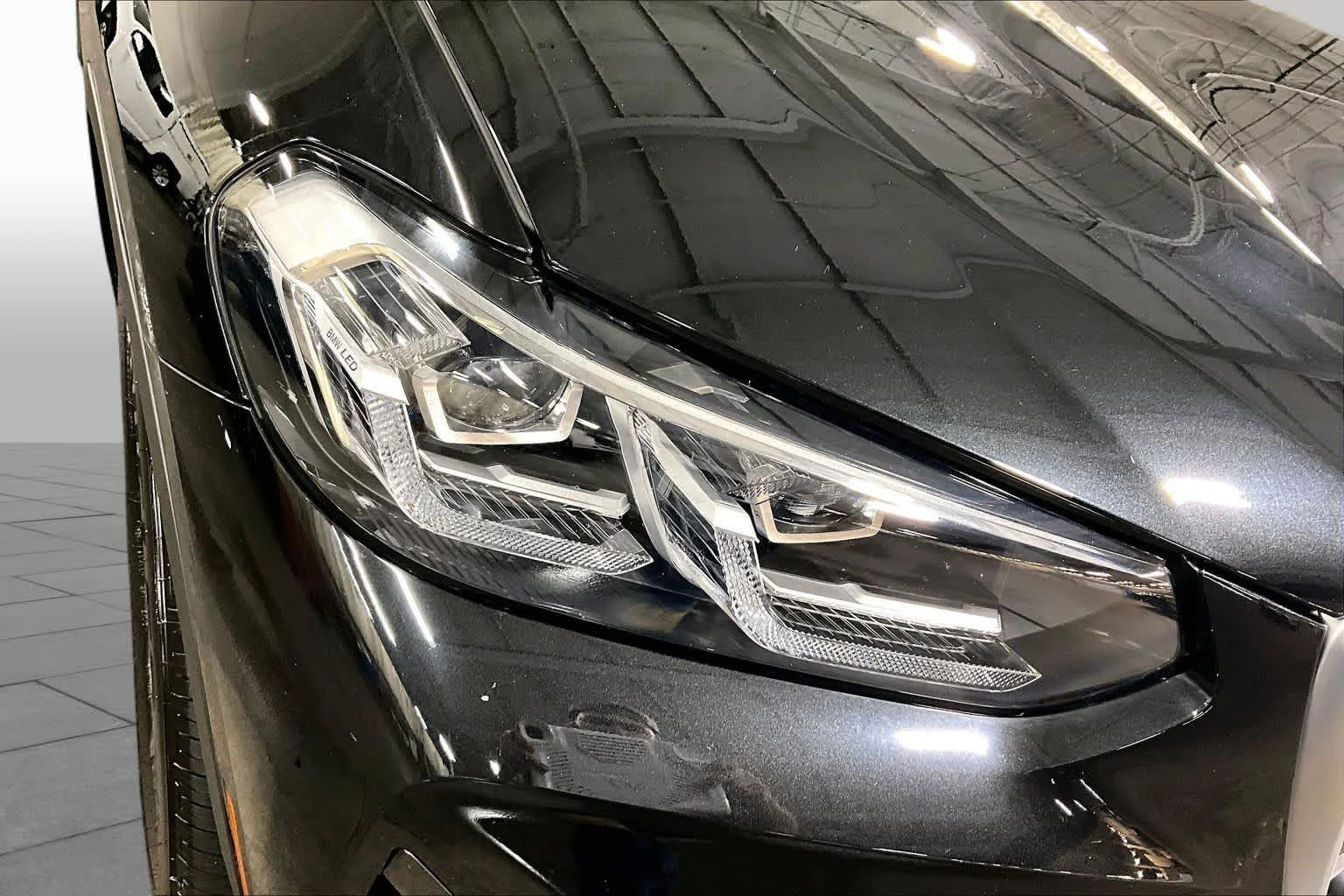 Used 2022 Black Sapphire Metallic BMW xDrive30i image 28