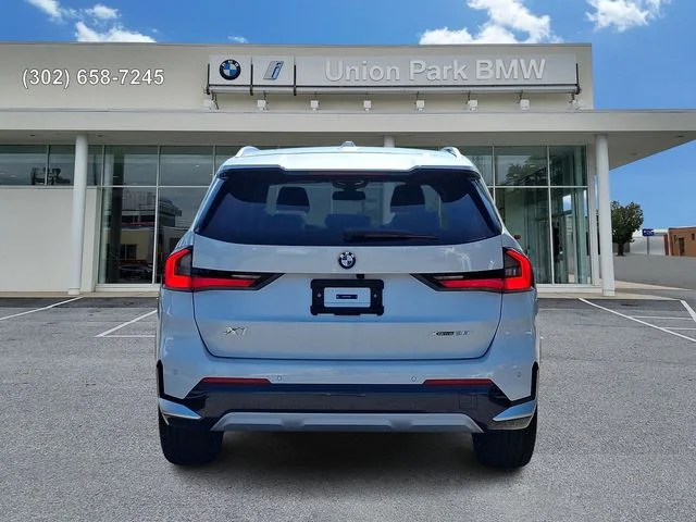 New 2026 Mineral White Metallic BMW xDrive28i image 5