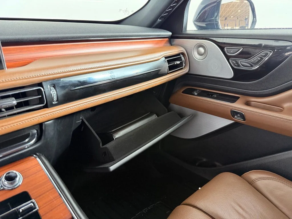 Used 2021 Red Lincoln Reserve image 28