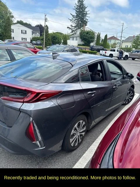Used 2022 Gray Toyota LE image 2