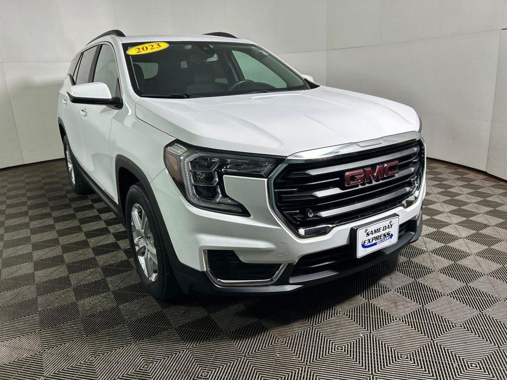 Used 2023 Summit White GMC SLE image 4