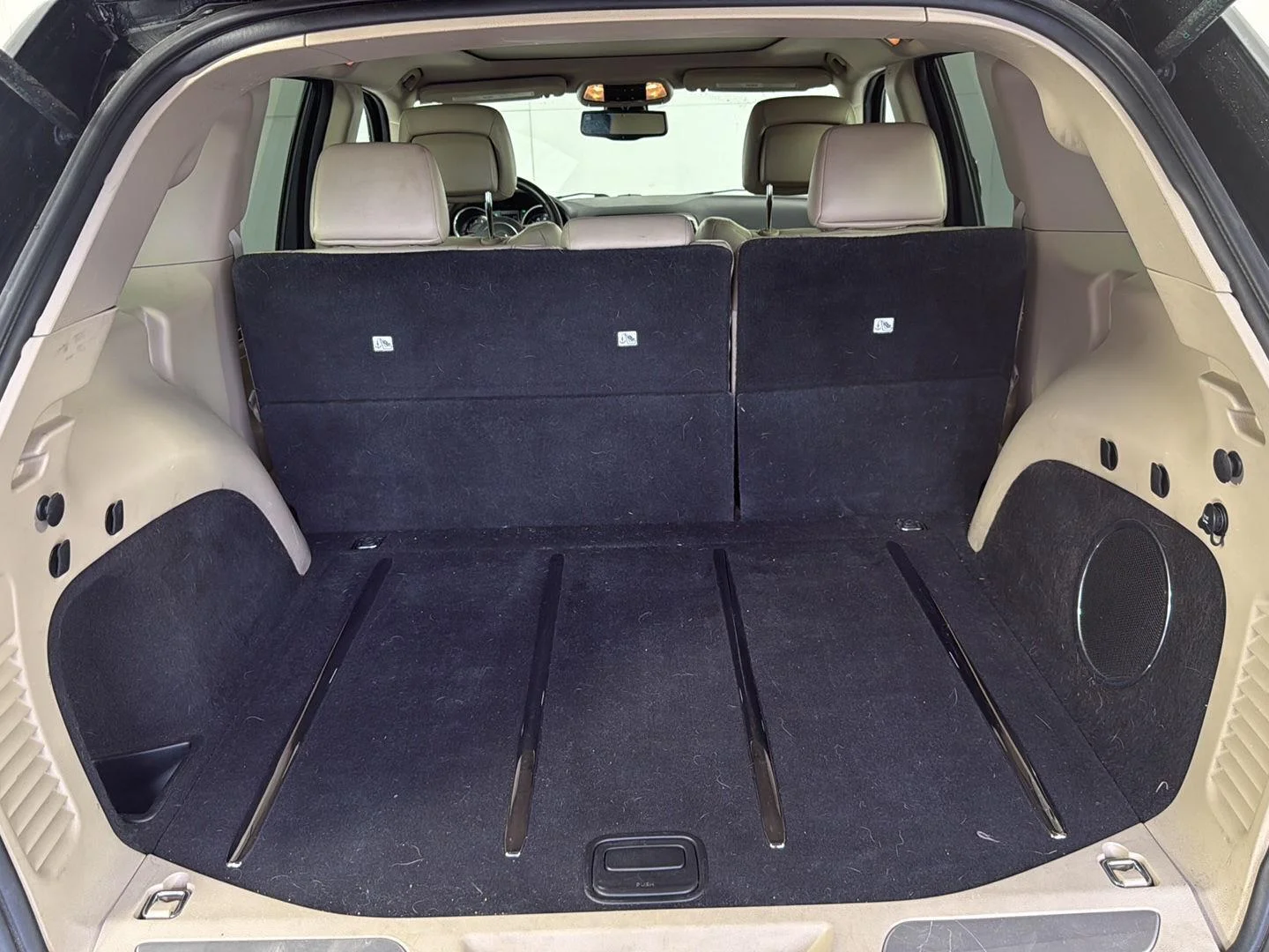 Used 2013 Brilliant Black Crystal Pearl Jeep Limited image 7