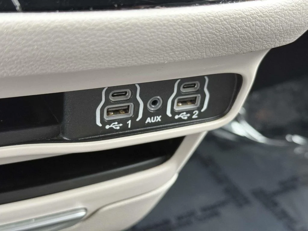 Used 2024 Black Chrysler Touring L image 30