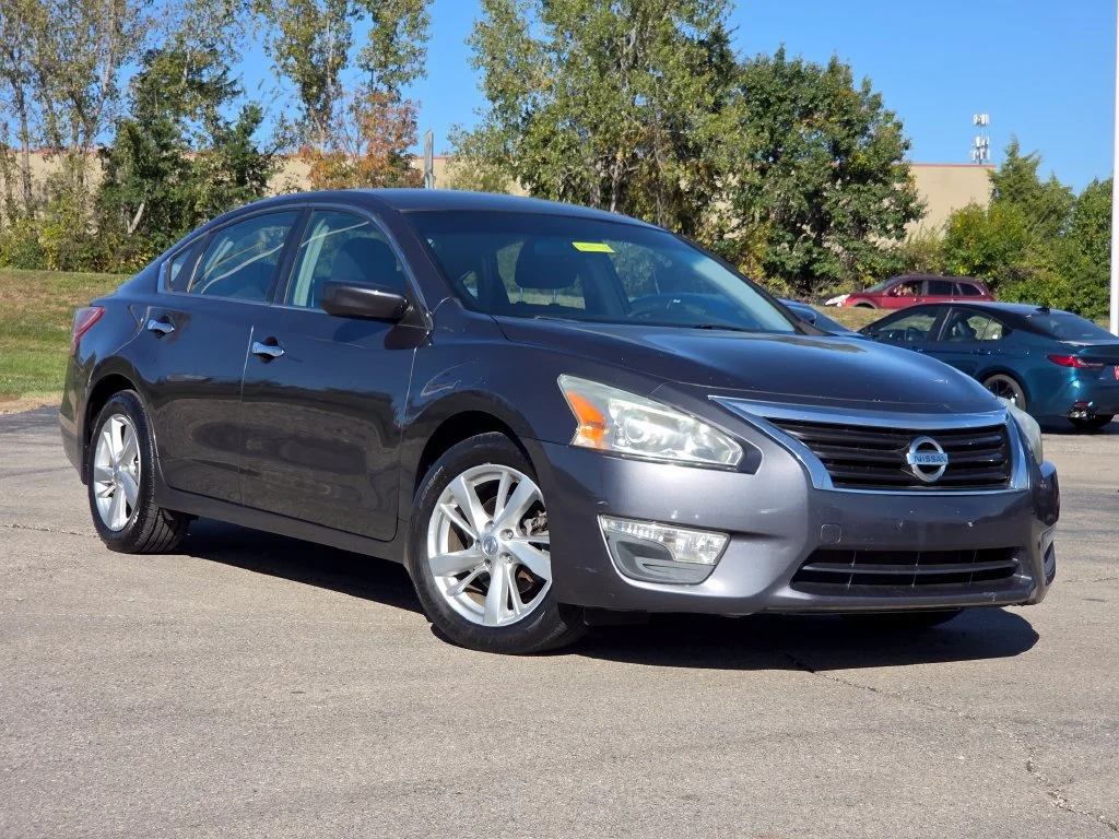 Used 2013 Metallic Slate Nissan 2.5 SV image 2