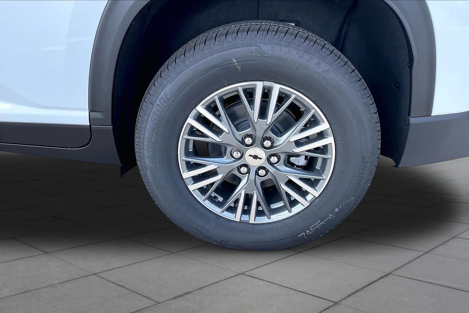 New 2027 Polar White Tricoat Chevrolet LT image 12