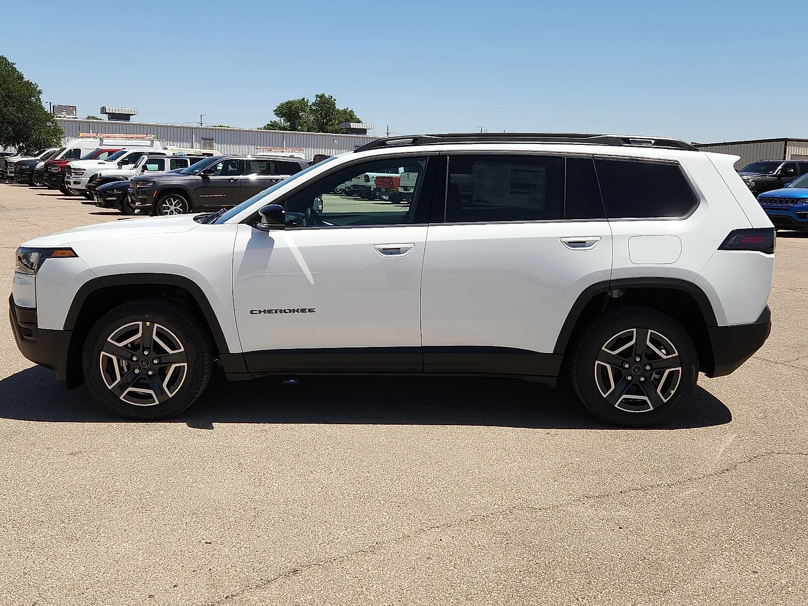 New 2026 Bright White Clear-Coat  Paint Jeep LIMITED 4X4 image 2